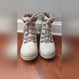 Woman's boots tan size 6